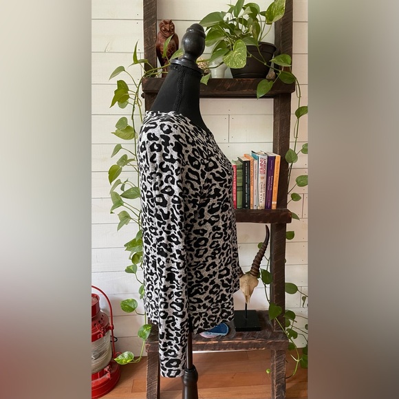 Emily Daniel’s: Gray and Black Leopard Print Lightweight Sweater - Picture 15 of 17